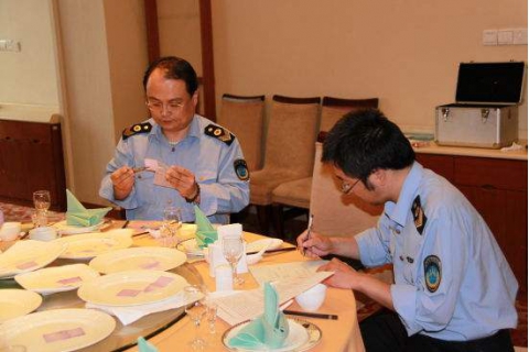 多家餐廳因?yàn)椴途卟粔蚋蓛?拾味館、老五燒烤等都上黑榜