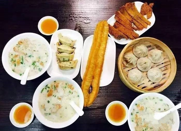 把豆?jié){油條做成夜宵，外賣月銷破百萬，他已經(jīng)做了7年的網(wǎng)紅